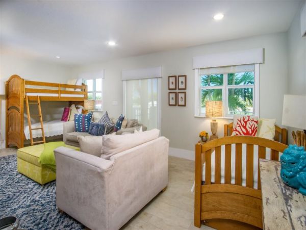 Magnificent Marathon Vacation Villa Four Bedrooms