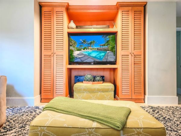 Magnificent Marathon Vacation Villa Four Bedrooms