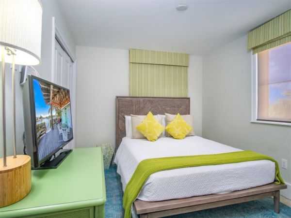 Magnificent Marathon Vacation Villa Four Bedrooms