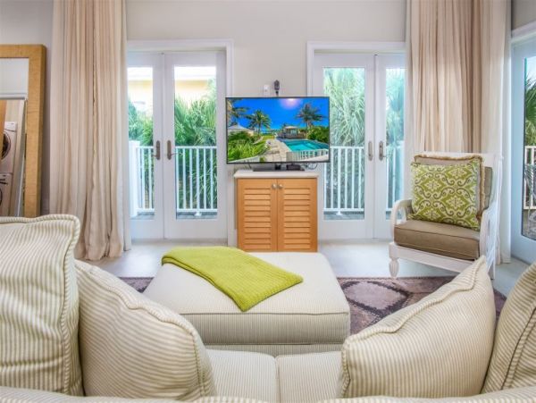 Magnificent Marathon Vacation Villa Four Bedrooms