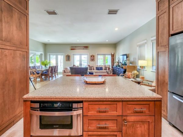 Magnificent Marathon Vacation Villa Four Bedrooms