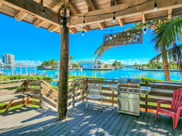 Magnificent Marathon Vacation Villa Four Bedrooms