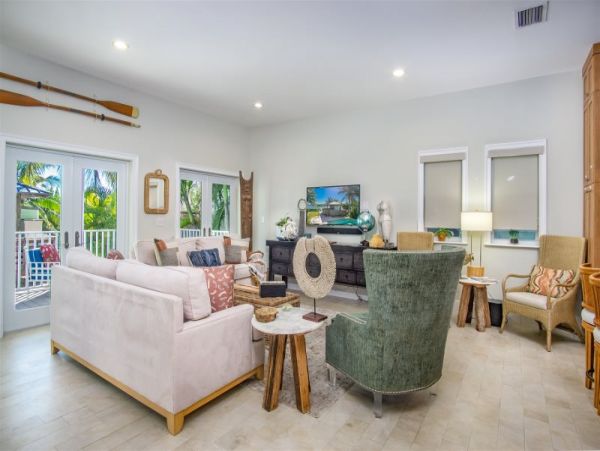 Magnificent Marathon Vacation Villa Four Bedrooms