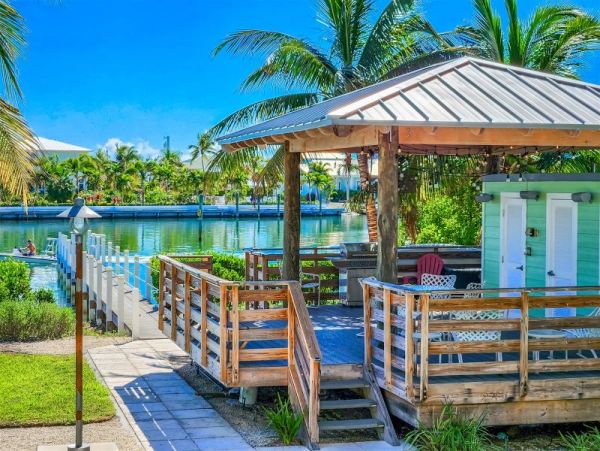 Magnificent Marathon Vacation Villa Four Bedrooms