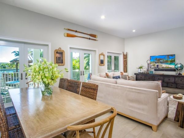 Magnificent Marathon Vacation Villa Four Bedrooms