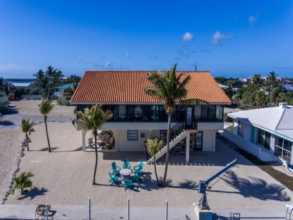 Marathon 3 Bedroom Home with Dock & Jacuzzi