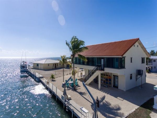 Marathon 3 Bedroom Home with Dock & Jacuzzi