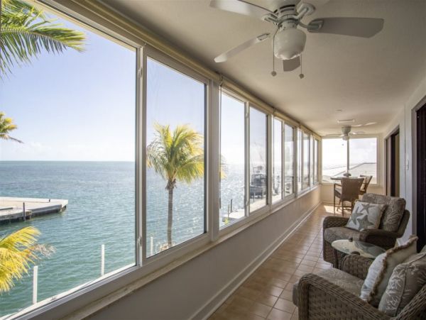 Marathon 3 Bedroom Home with Dock & Jacuzzi