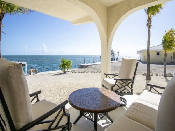 Marathon 3 Bedroom Home with Dock & Jacuzzi