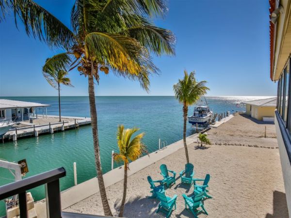 Marathon 3 Bedroom Home with Dock & Jacuzzi