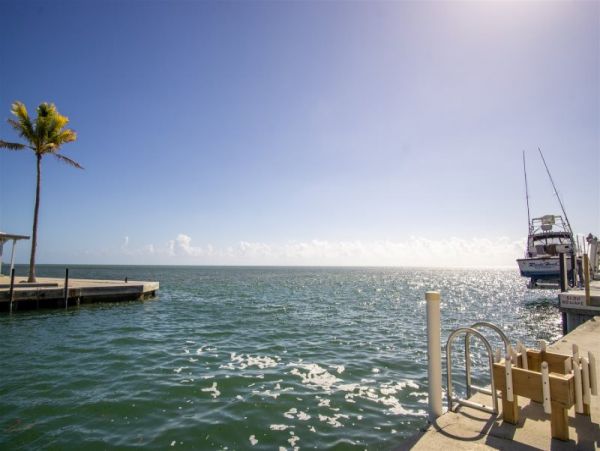 Marathon 3 Bedroom Home with Dock & Jacuzzi