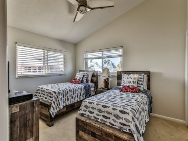 Marathon 3 Bedroom Home with Dock & Jacuzzi