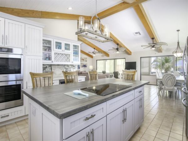 Marathon 3 Bedroom Home with Dock & Jacuzzi