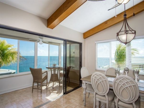Marathon 3 Bedroom Home with Dock & Jacuzzi