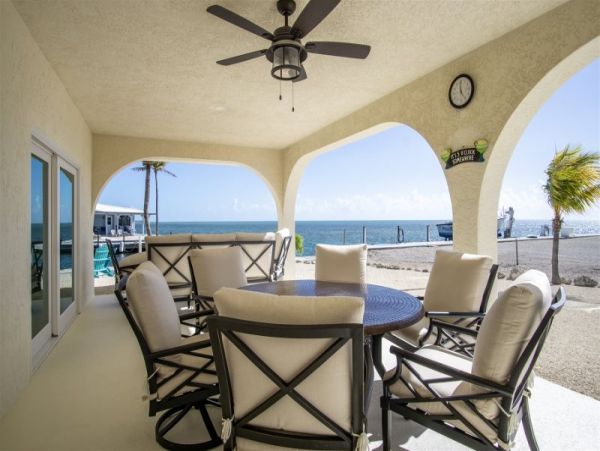 Marathon 3 Bedroom Home with Dock & Jacuzzi