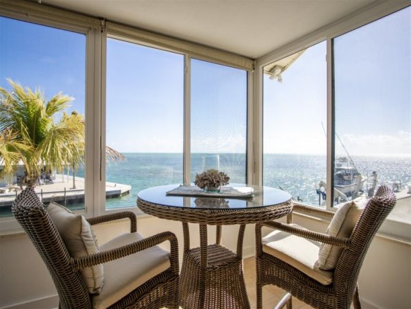 Marathon 3 Bedroom Home with Dock & Jacuzzi