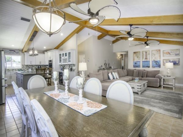 Marathon 3 Bedroom Home with Dock & Jacuzzi