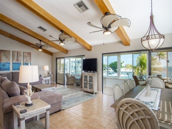 Marathon 3 Bedroom Home with Dock & Jacuzzi