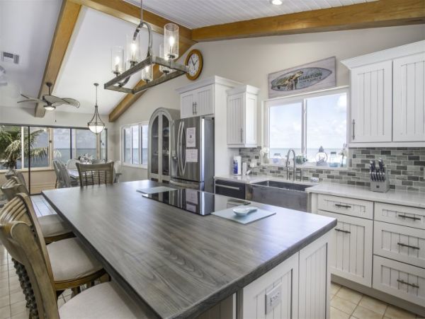 Marathon 3 Bedroom Home with Dock & Jacuzzi