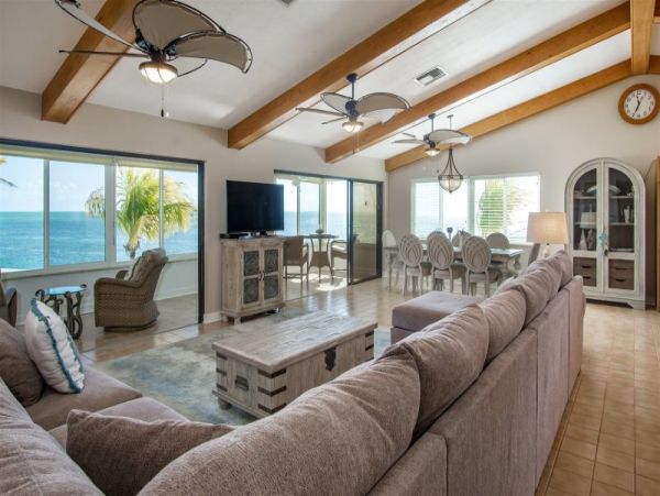 Marathon 3 Bedroom Home with Dock & Jacuzzi