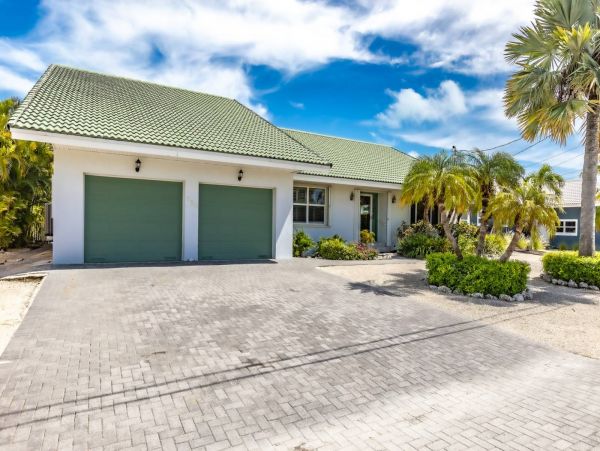 Beautiful House with 3 Bedrooms in Key Colony Beach