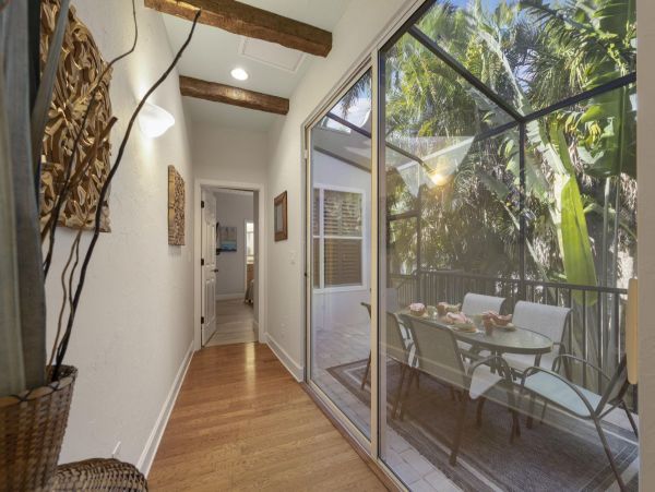 Walk to Beach 3 Bedroom Town Home with Private Pool