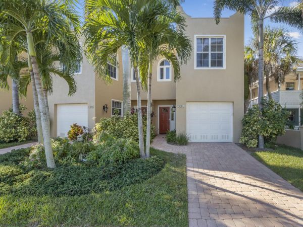 Walk to Beach 3 Bedroom Town Home with Private Pool