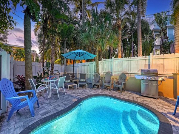 Walk to Beach 3 Bedroom Town Home with Private Pool