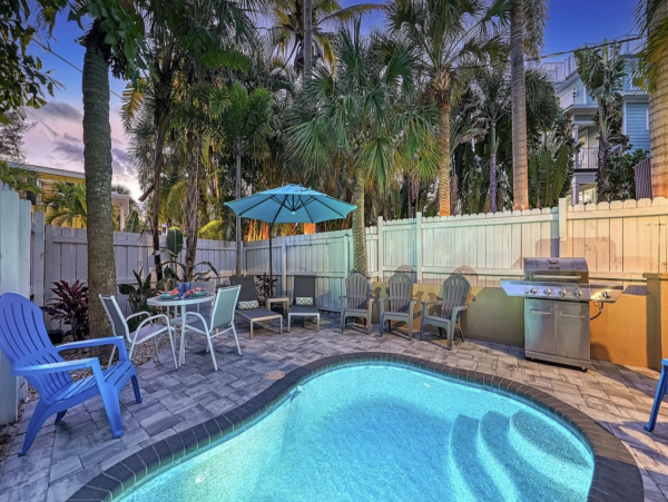 Walk to Beach 3 Bedroom Town Home with Private Pool