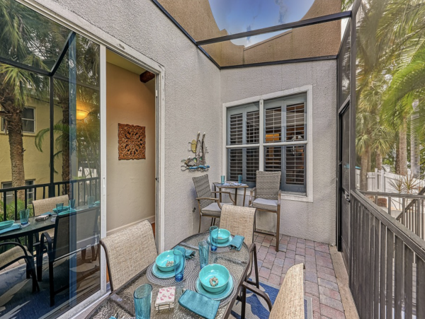 Walk to Beach 3 Bedroom Town Home with Private Pool