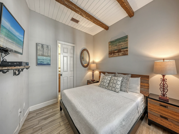Walk to Beach 3 Bedroom Town Home with Private Pool