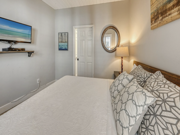 Walk to Beach 3 Bedroom Town Home with Private Pool