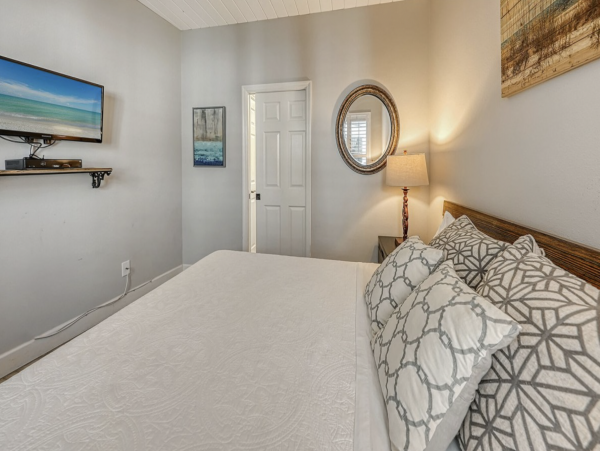 Walk to Beach 3 Bedroom Town Home with Private Pool