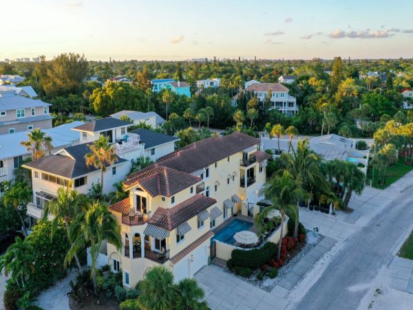 Siesta Key Vacation Duplex Three Bedroom Walk to Beach
