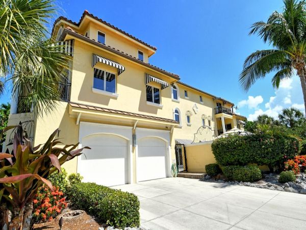 Siesta Key Vacation Duplex Three Bedroom Walk to Beach