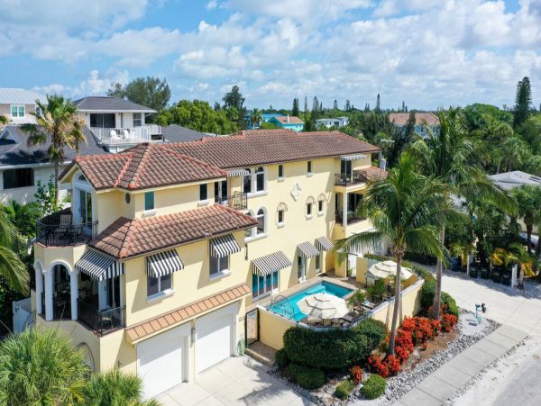 Siesta Key Vacation Duplex Three Bedroom Walk to Beach