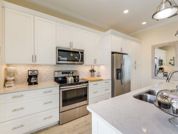 Walk to Beach Vacation Home in Siesta Key with Pool