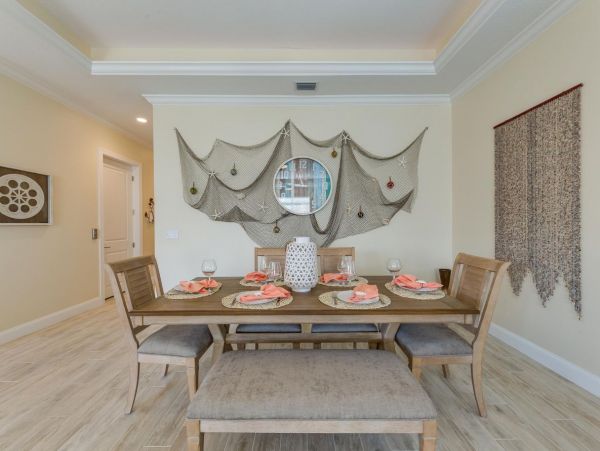 Walk to Beach Vacation Home in Siesta Key with Pool