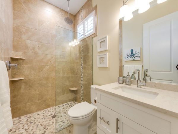 Walk to Beach Vacation Home in Siesta Key with Pool