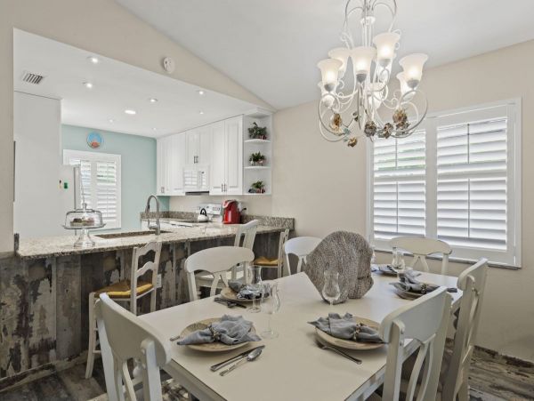Lovely 2 Bedroom Vacation Rental Sleeps 6 Guests