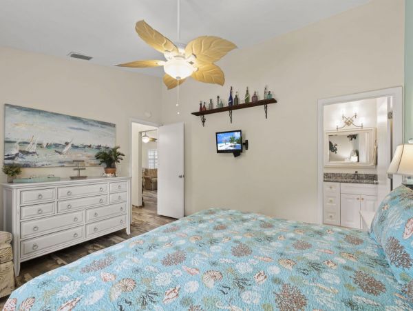 Lovely 2 Bedroom Vacation Rental Sleeps 6 Guests