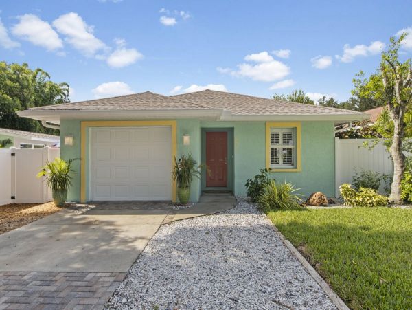 Sarasota Vacation Cottage with Heated Pool