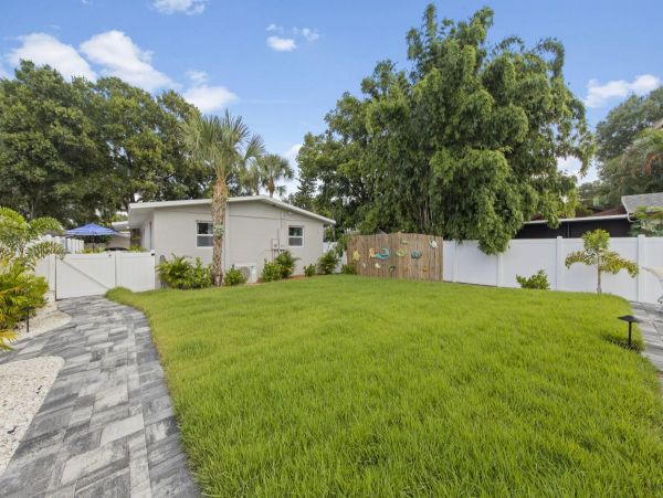 Sarasota Vacation Cottage with Heated Pool