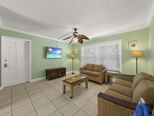 3 Bedroom House in the Heart of Siesta Key, 3 min walk to beach