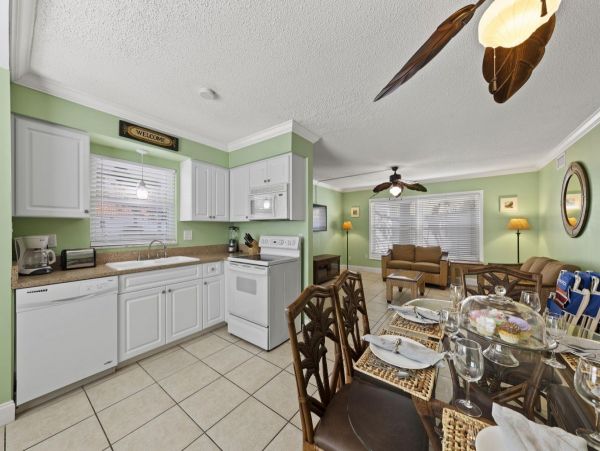 3 Bedroom House in the Heart of Siesta Key, 3 min walk to beach