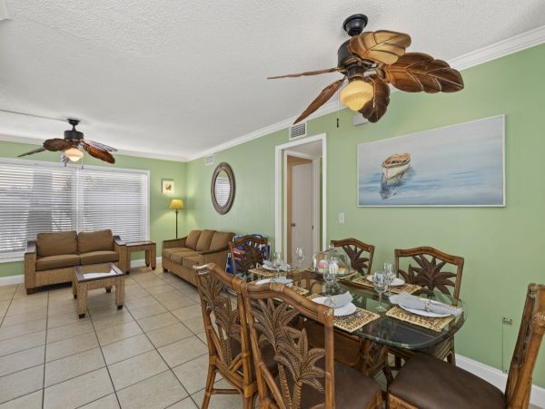 3 Bedroom House in the Heart of Siesta Key, 3 min walk to beach