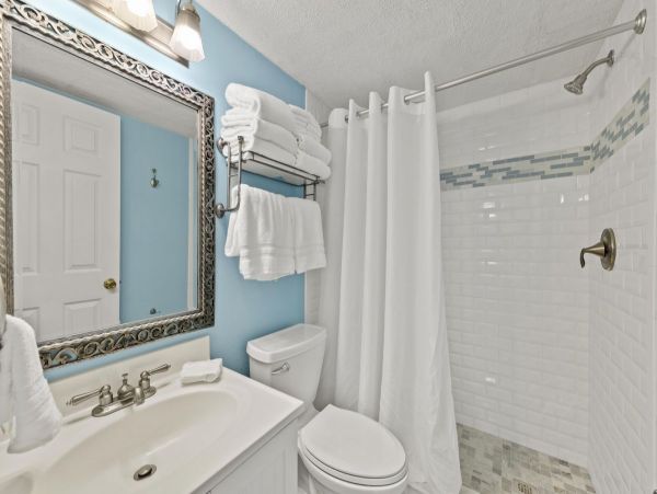 3 Bedroom House in the Heart of Siesta Key, 3 min walk to beach