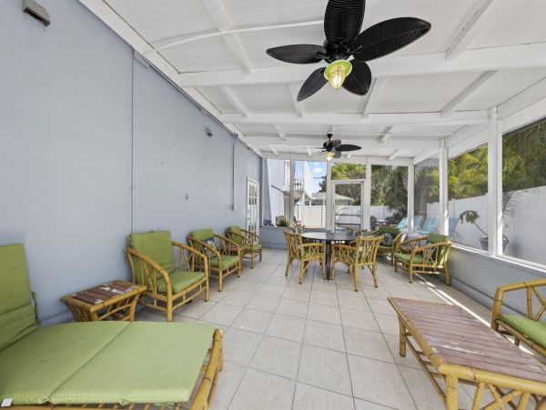 3 Bedroom House in the Heart of Siesta Key, 3 min walk to beach