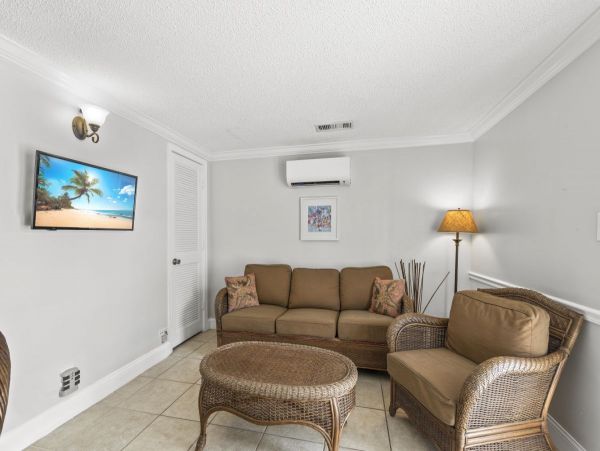 3 Bedroom House in the Heart of Siesta Key, 3 min walk to beach