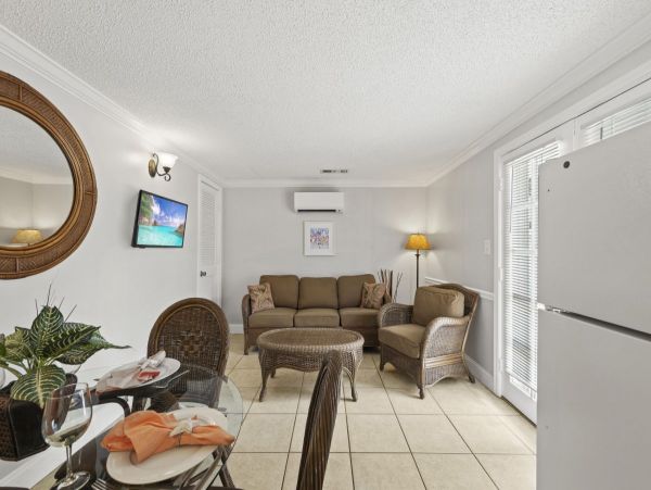 3 Bedroom House in the Heart of Siesta Key, 3 min walk to beach